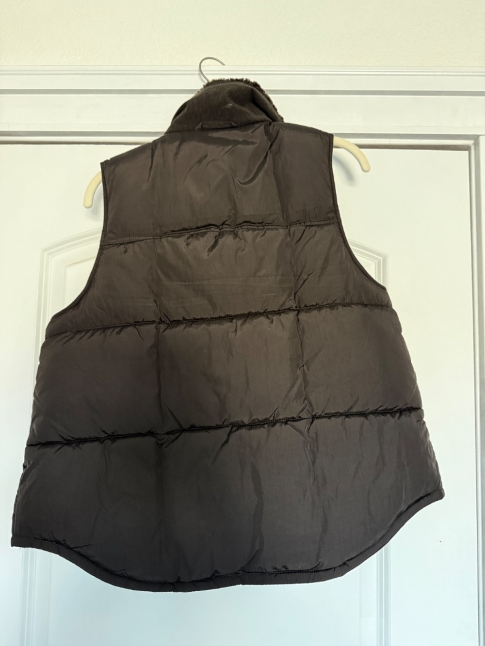 J Crew Puffer vest with PrimaLoft - Mossy Brown - Small - Picture 4 of 7